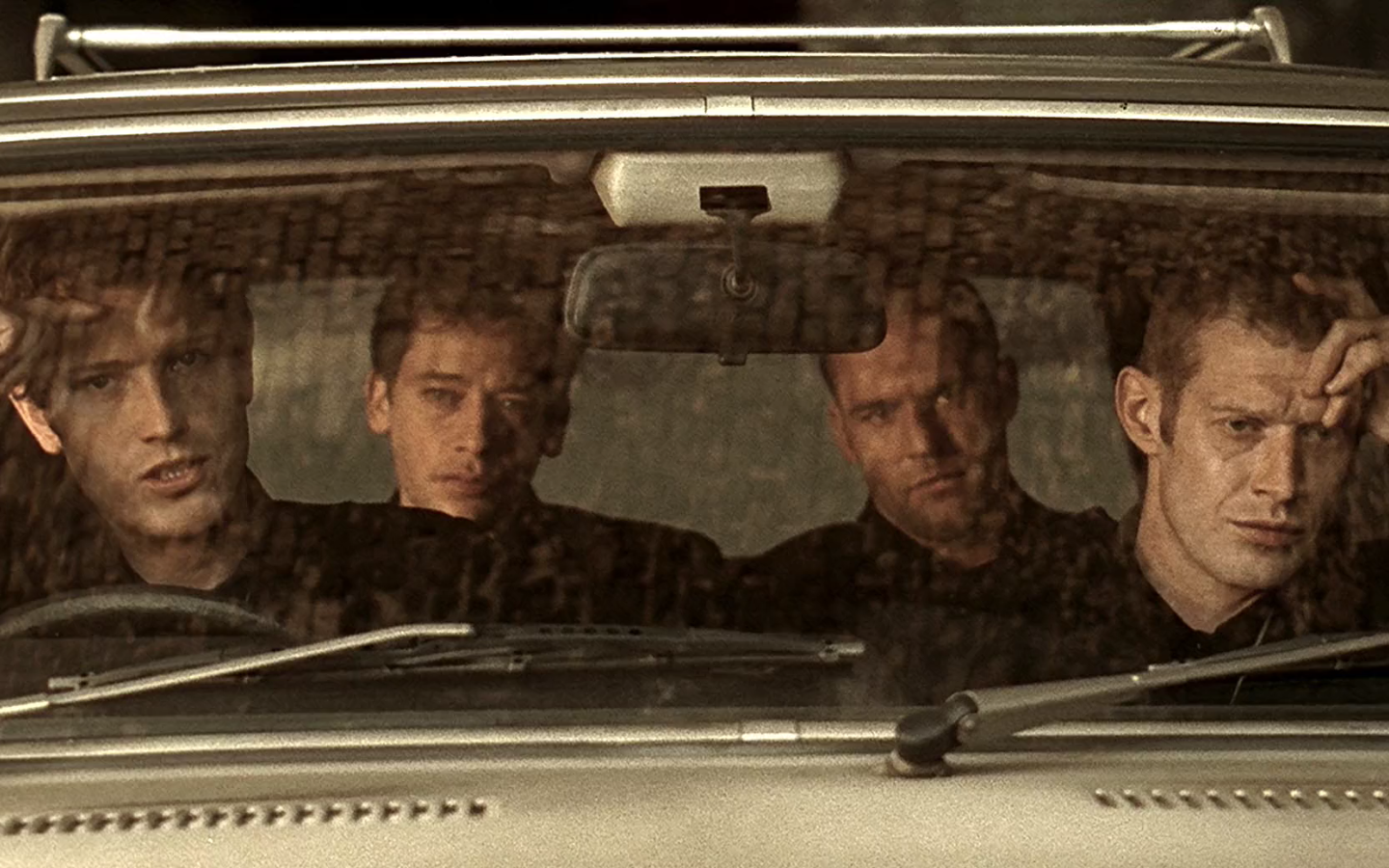 Карты, деньги, два ствола в машине