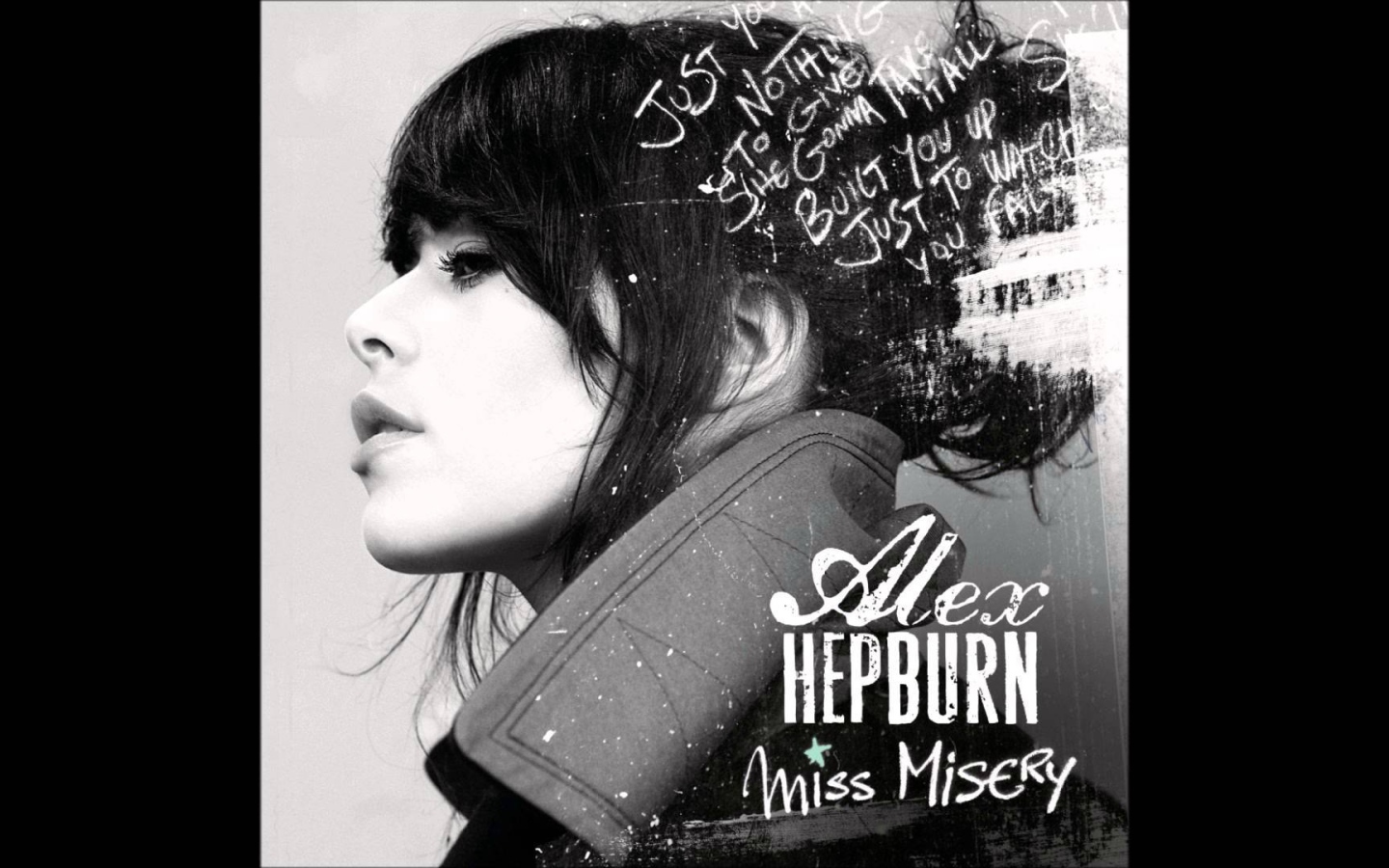 Alex Hepburn на черно-белом фоне