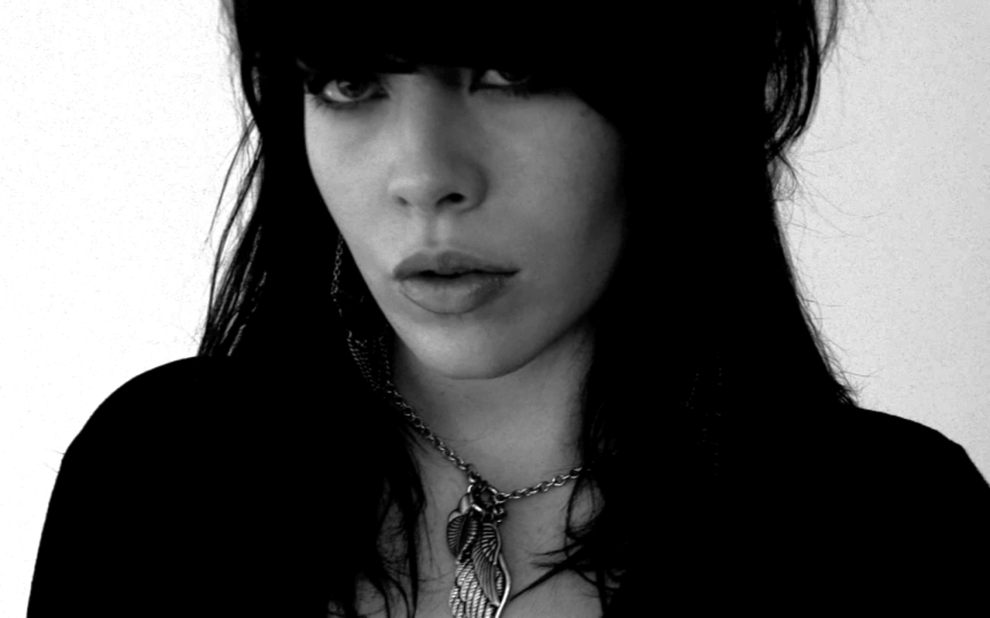 Alex Hepburn на белом фоне