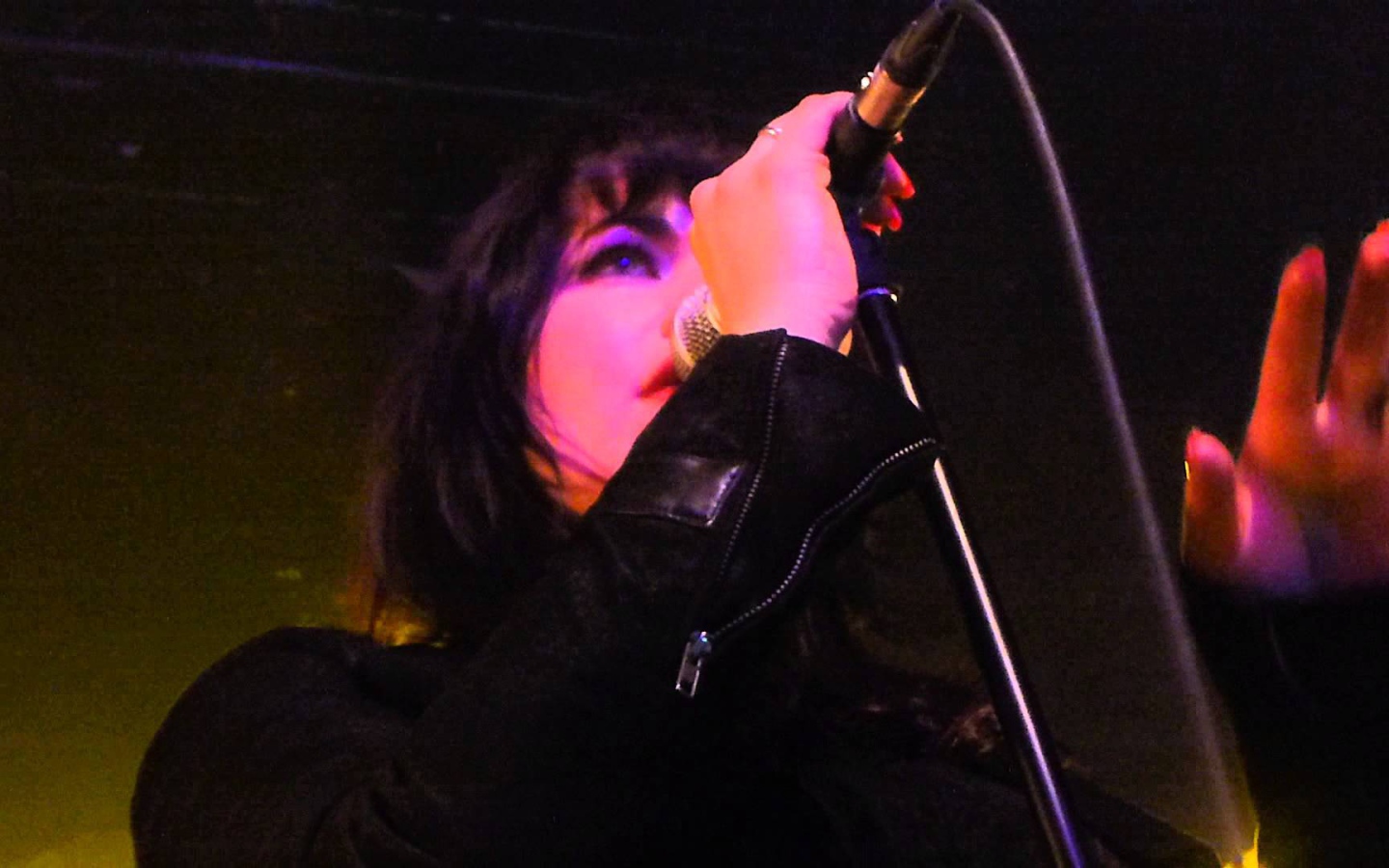 Alex Hepburn на сцене