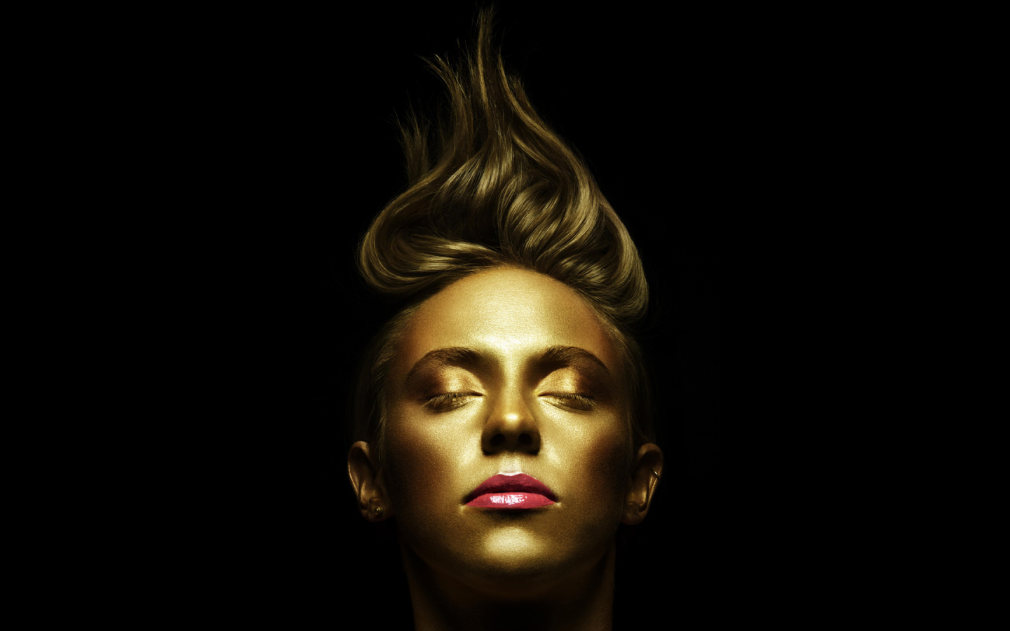 La Roux золото