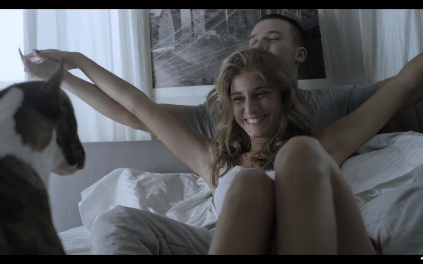 Макс Корж с девушкой и собакой