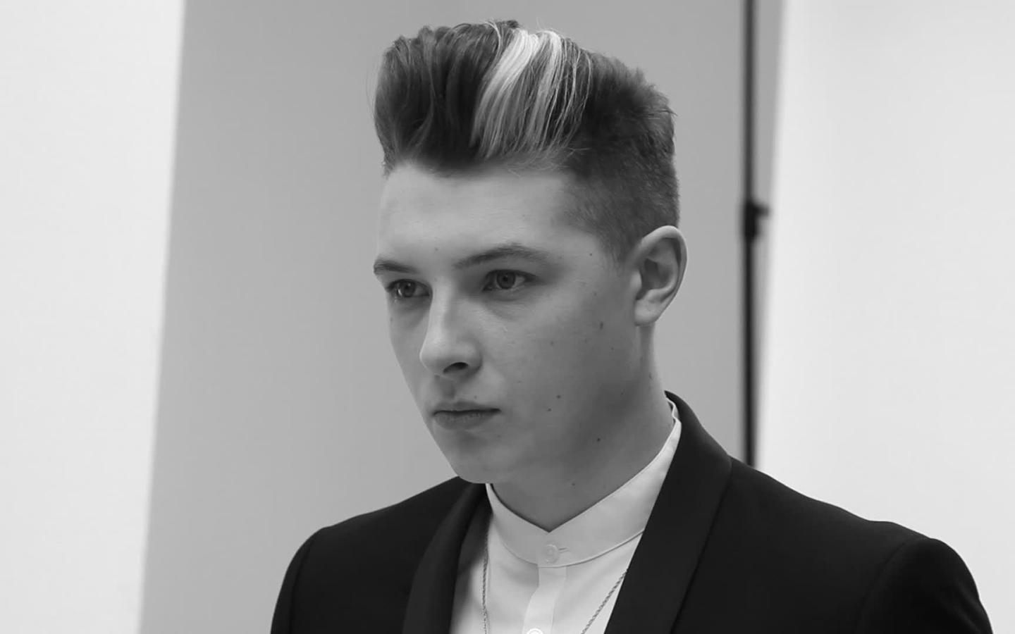 Певец John Newman