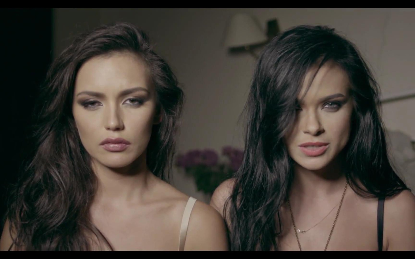 Группа Серебро поет песню Мало тебя