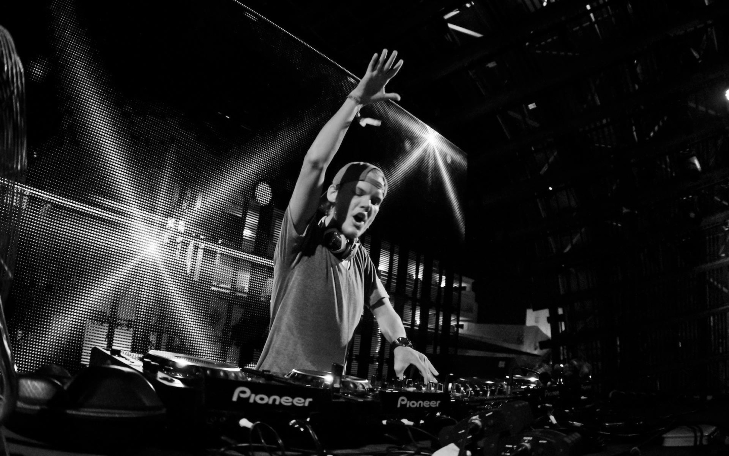 Avicii у пульта