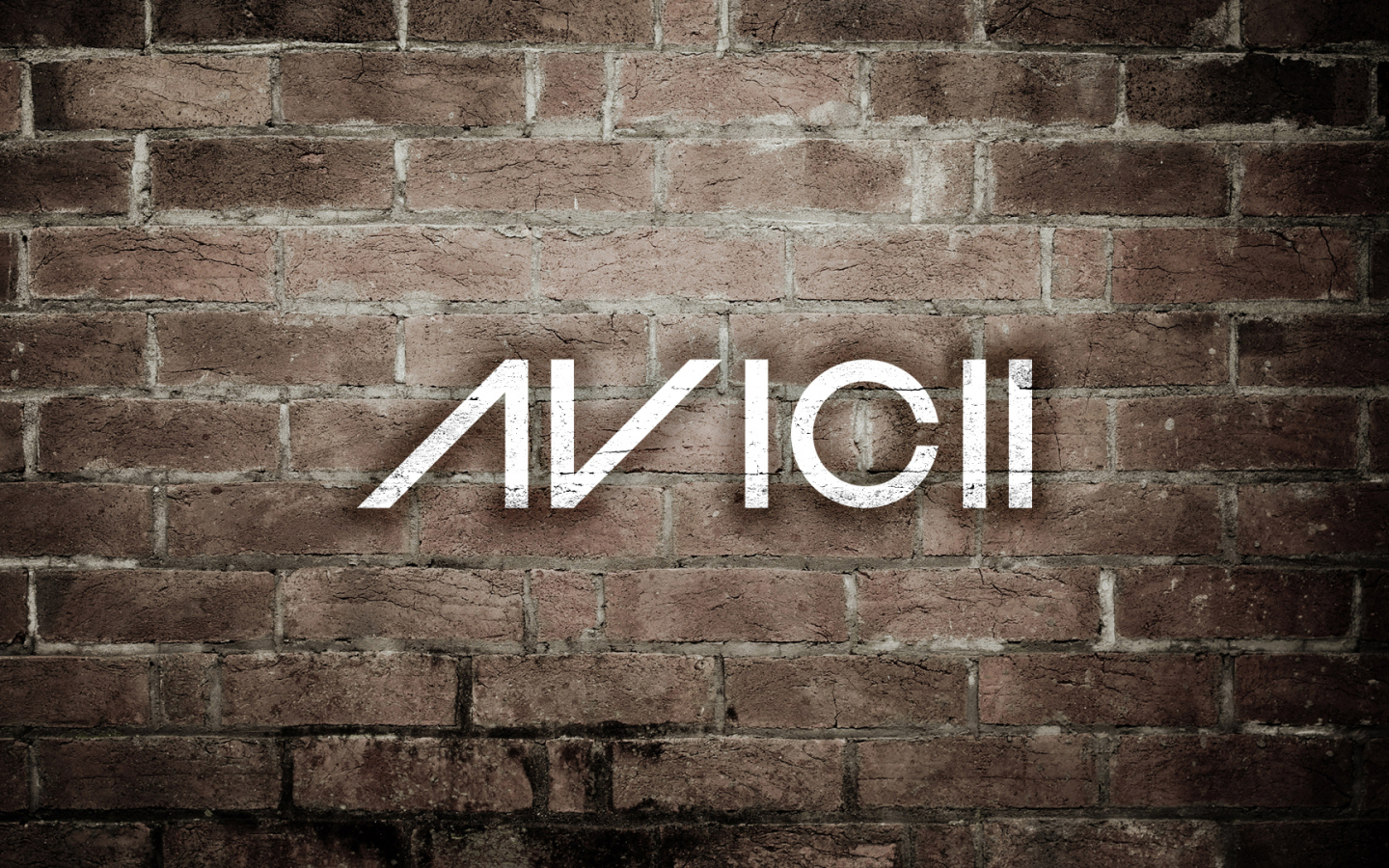 Avicii на фоне кирпичей