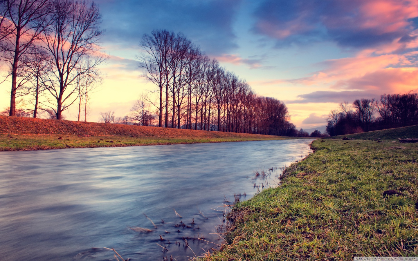 Небольшая речка