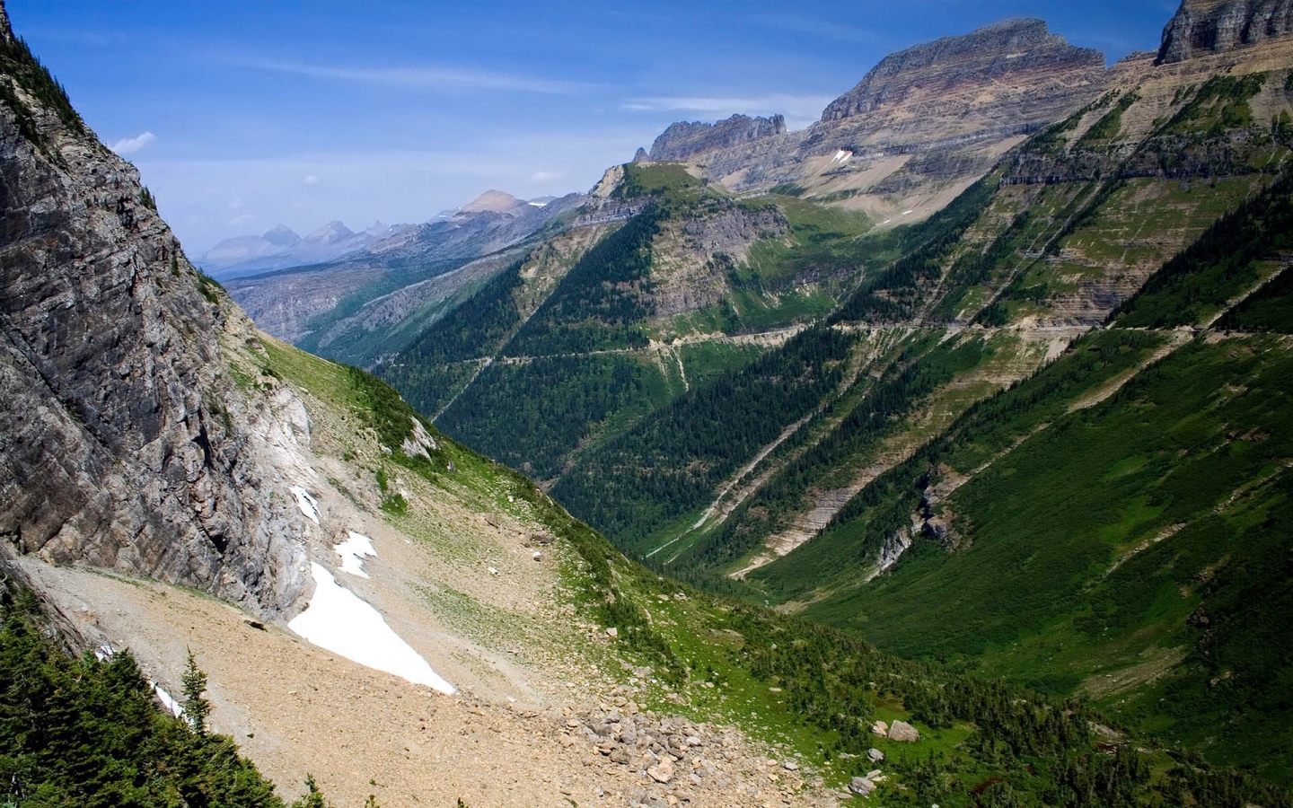 Ущелье в высоких горах