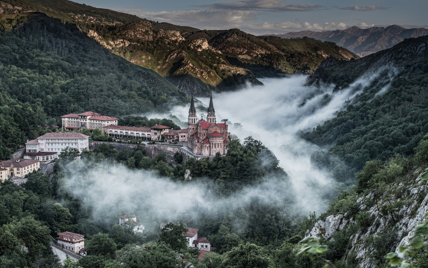 Храм в горах