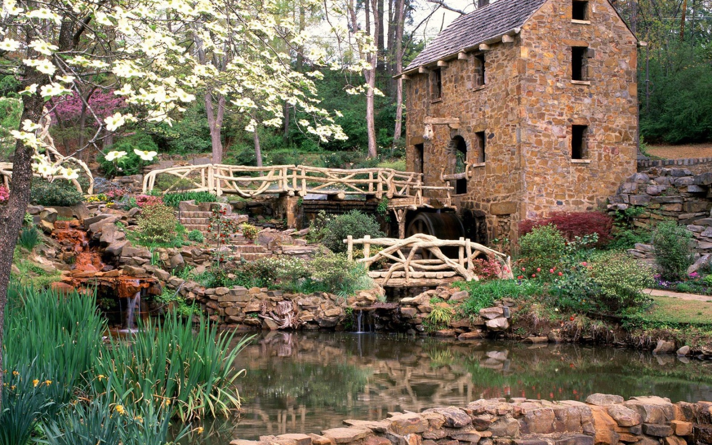 Старинная водяная мельница