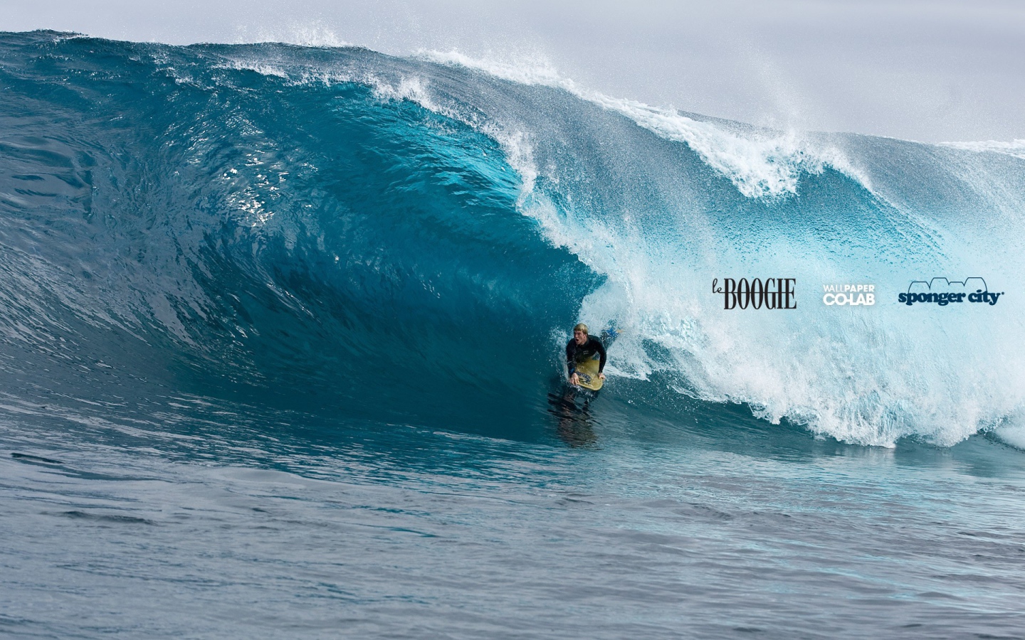 Катание на доске по волне