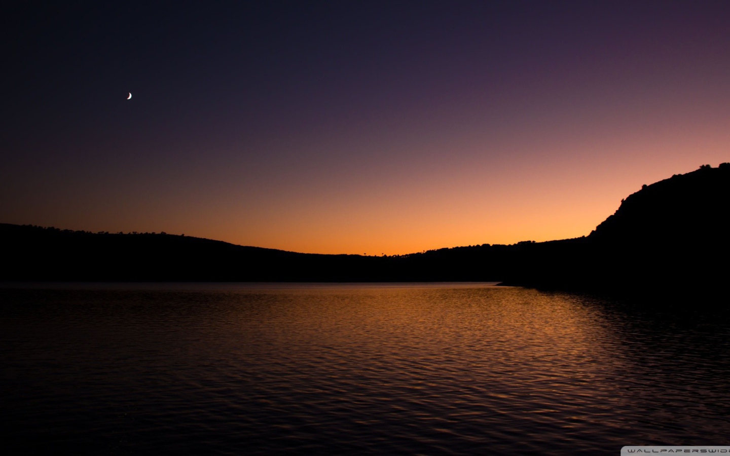 Закат с Луной на небе