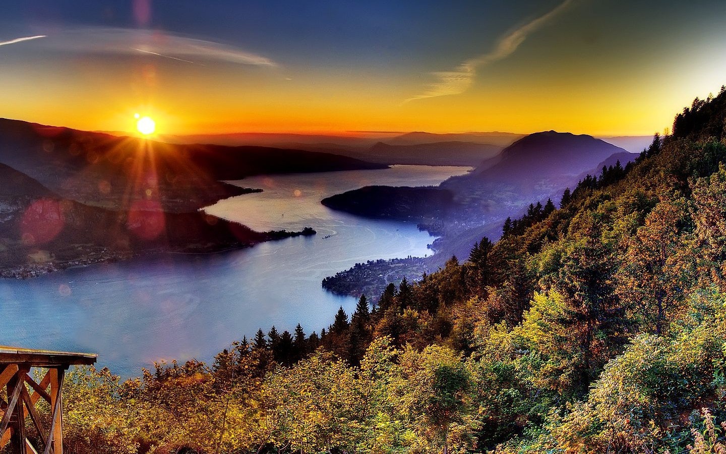 Закат на извилистой реке