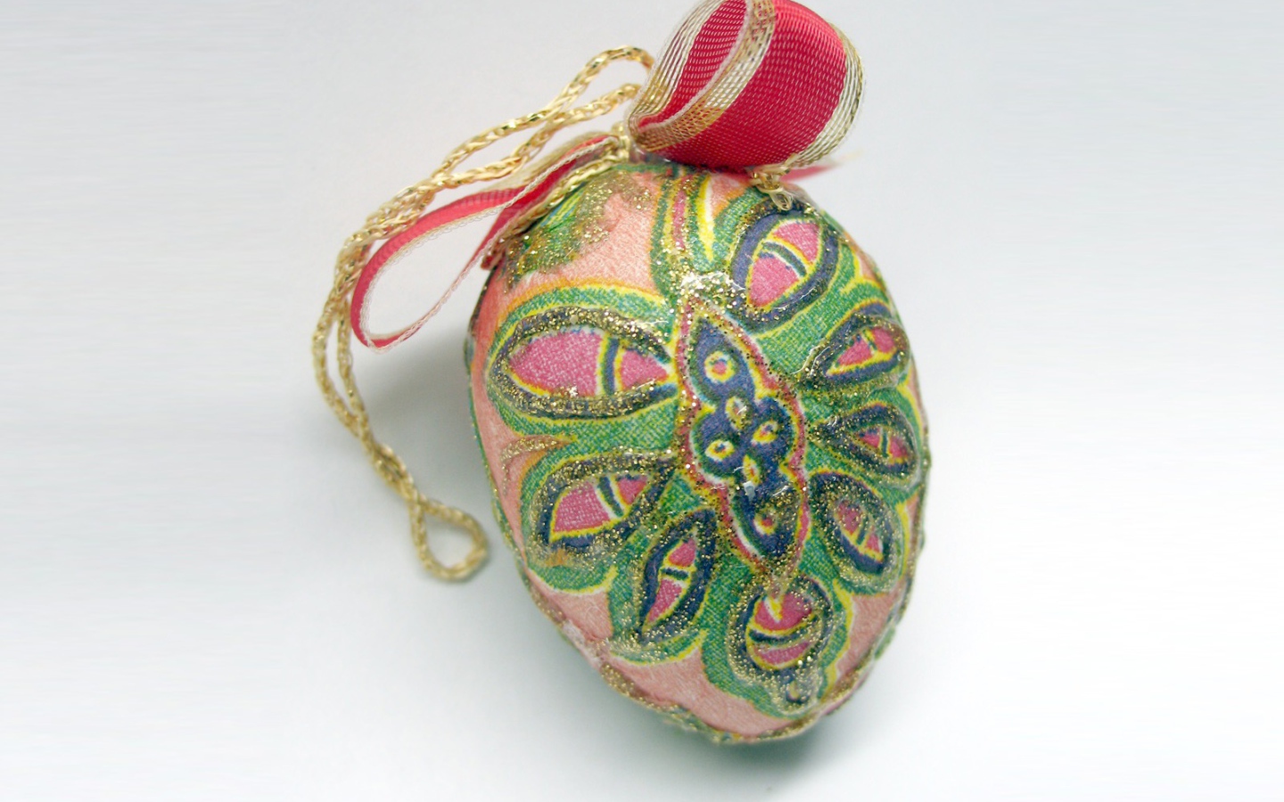 Елочные игрушки из яиц