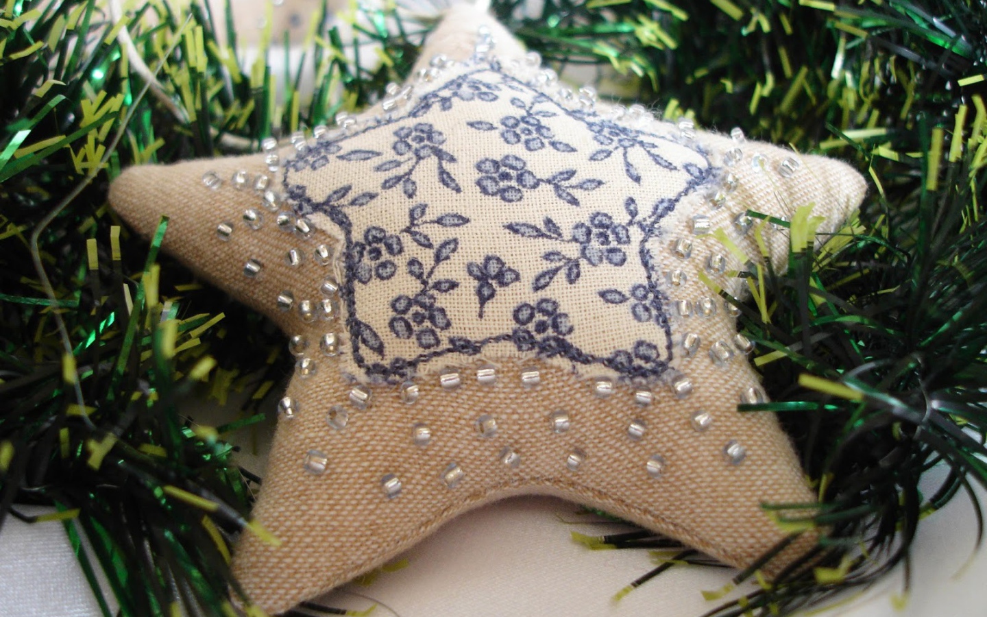 Елочные игрушки гжель