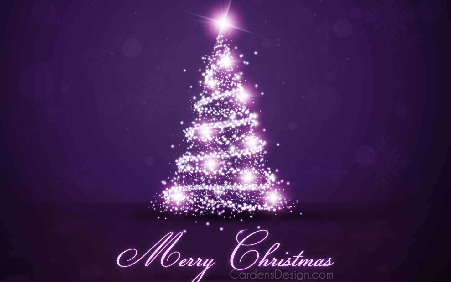 Елка на Новый Год на фиолетовом фоне