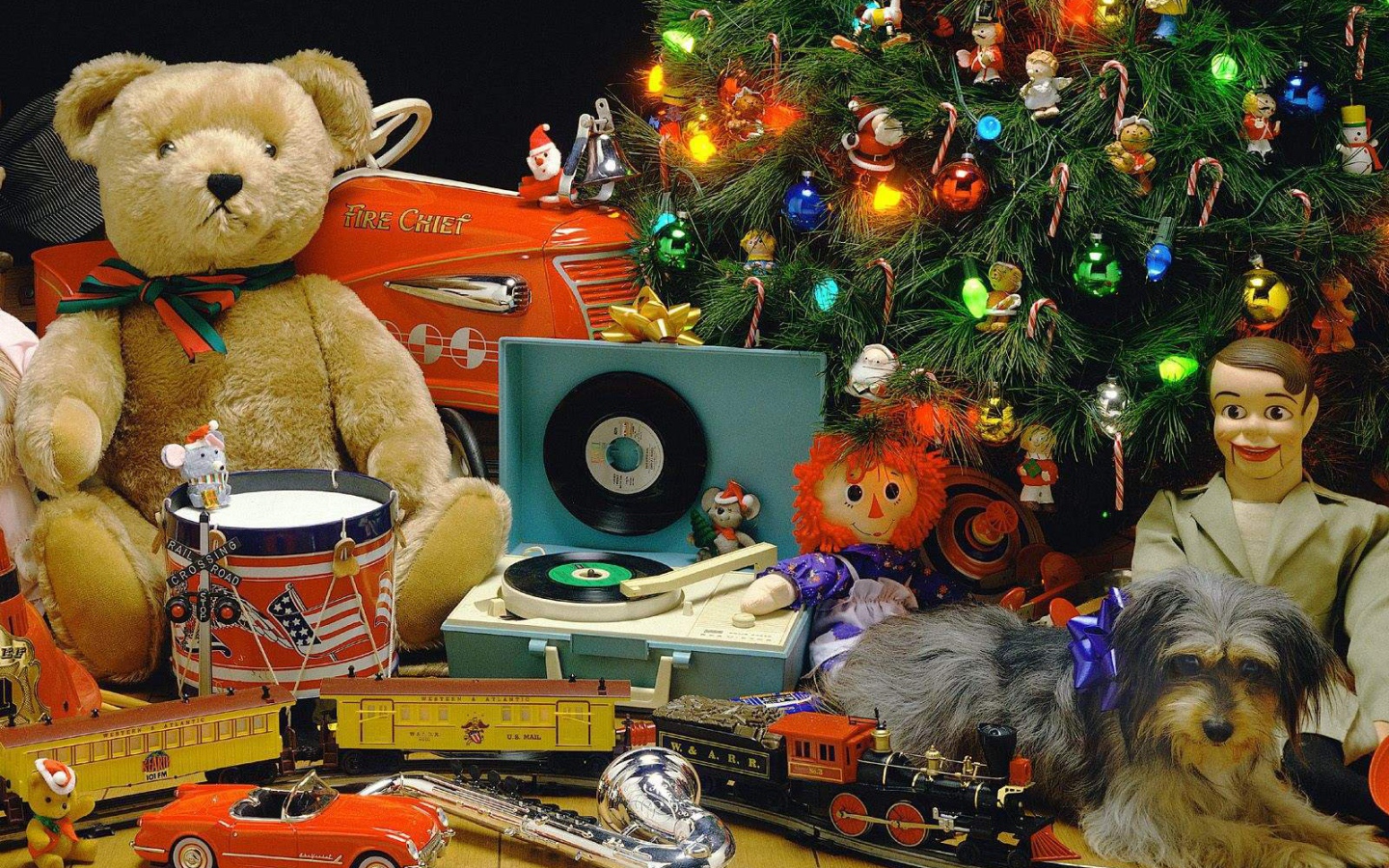 Подарки под елкой на Новый Год лошади