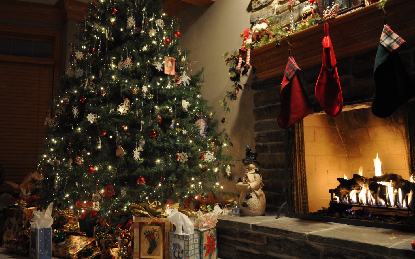 Новогодняя елка готова к 2014 году