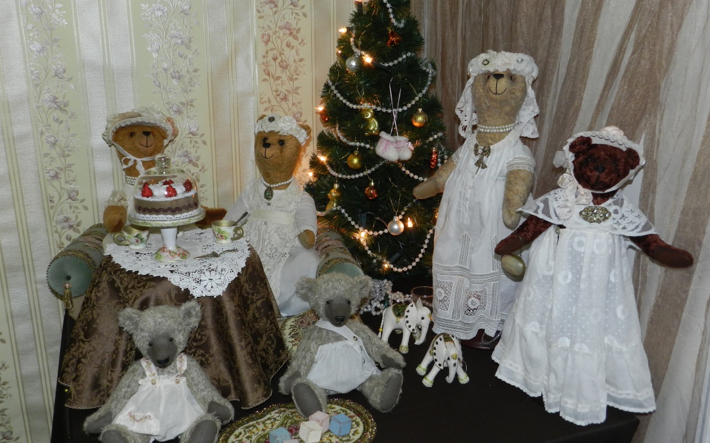 Bатные елочные игрушки