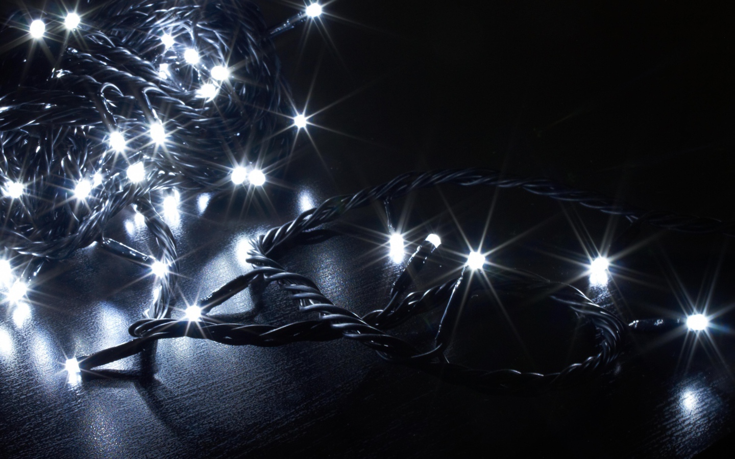 Белая гирлянда