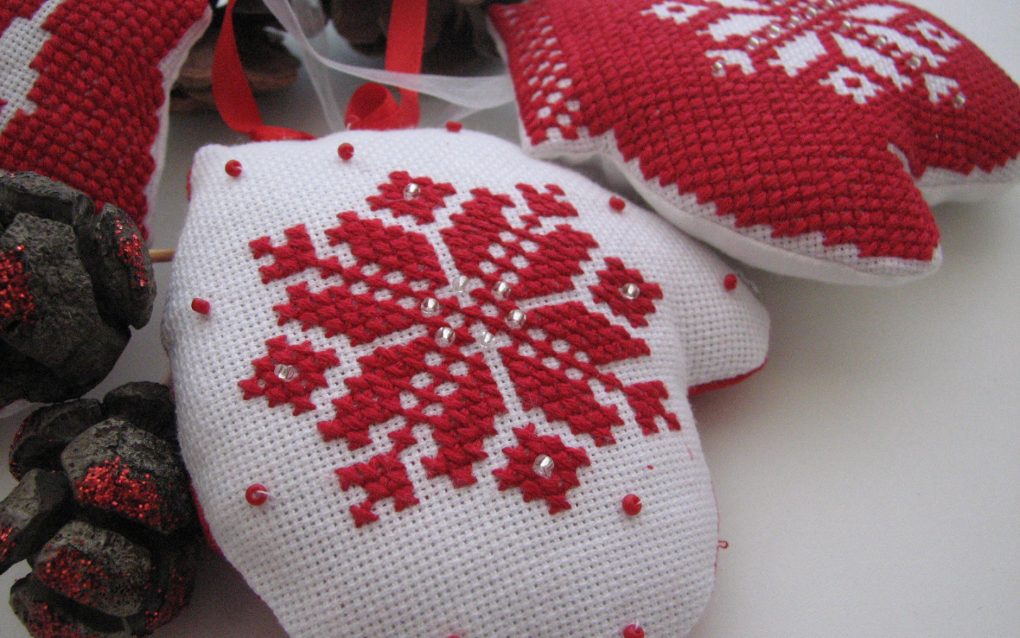 Первые елочные игрушки