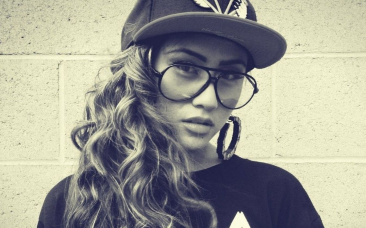 Красивая девушка в очках, swag