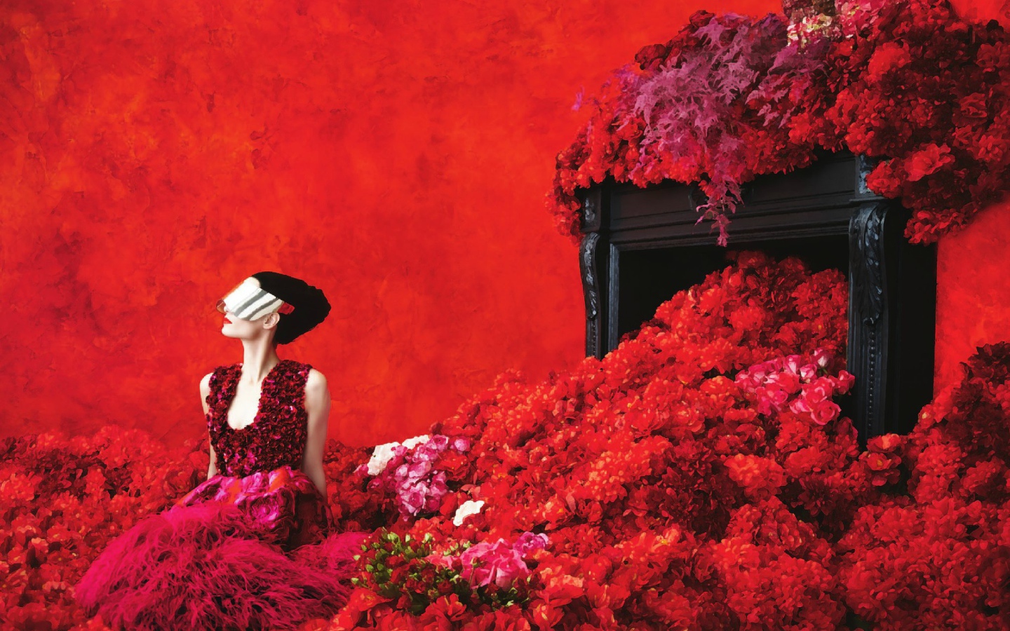 Девушка в красных цветах на красном фоне