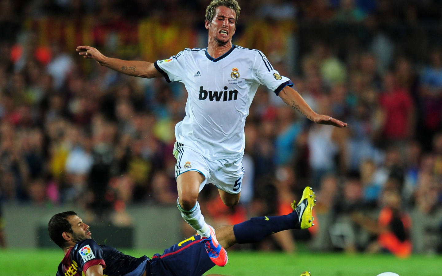 Реал Мадрид Фабиу Коэнтрау на футбольном поле