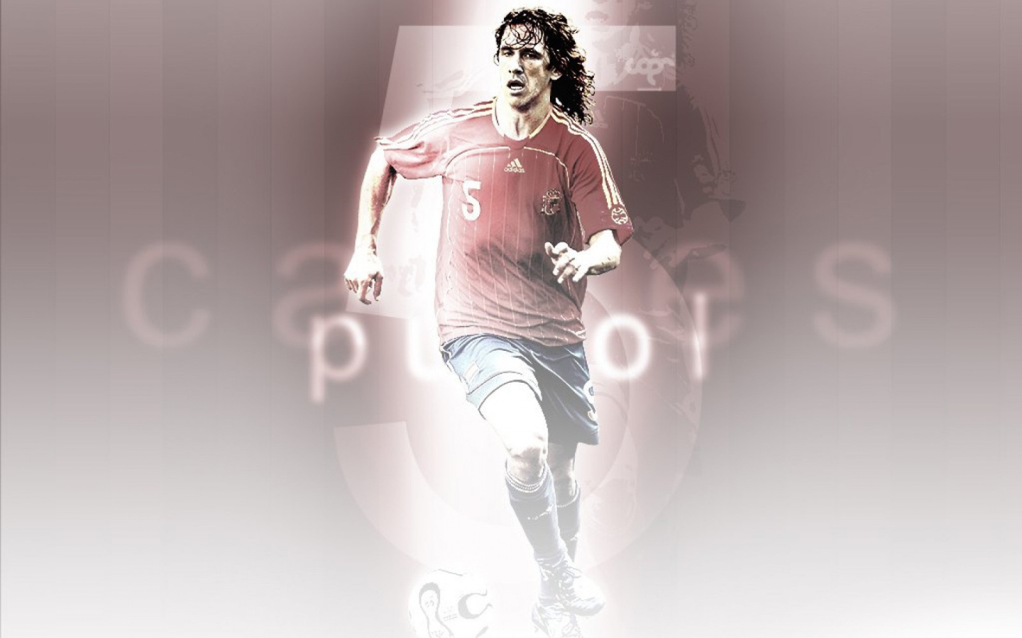 Лучший защитник футболист Барселоны Карлес Пуйоль