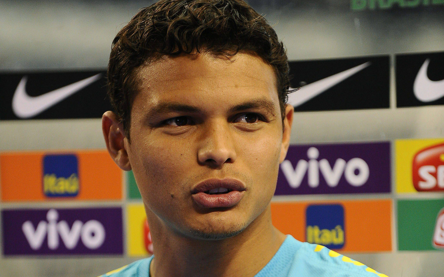 Лучший футболист ПСЖ Тиаго Силва крупным планом