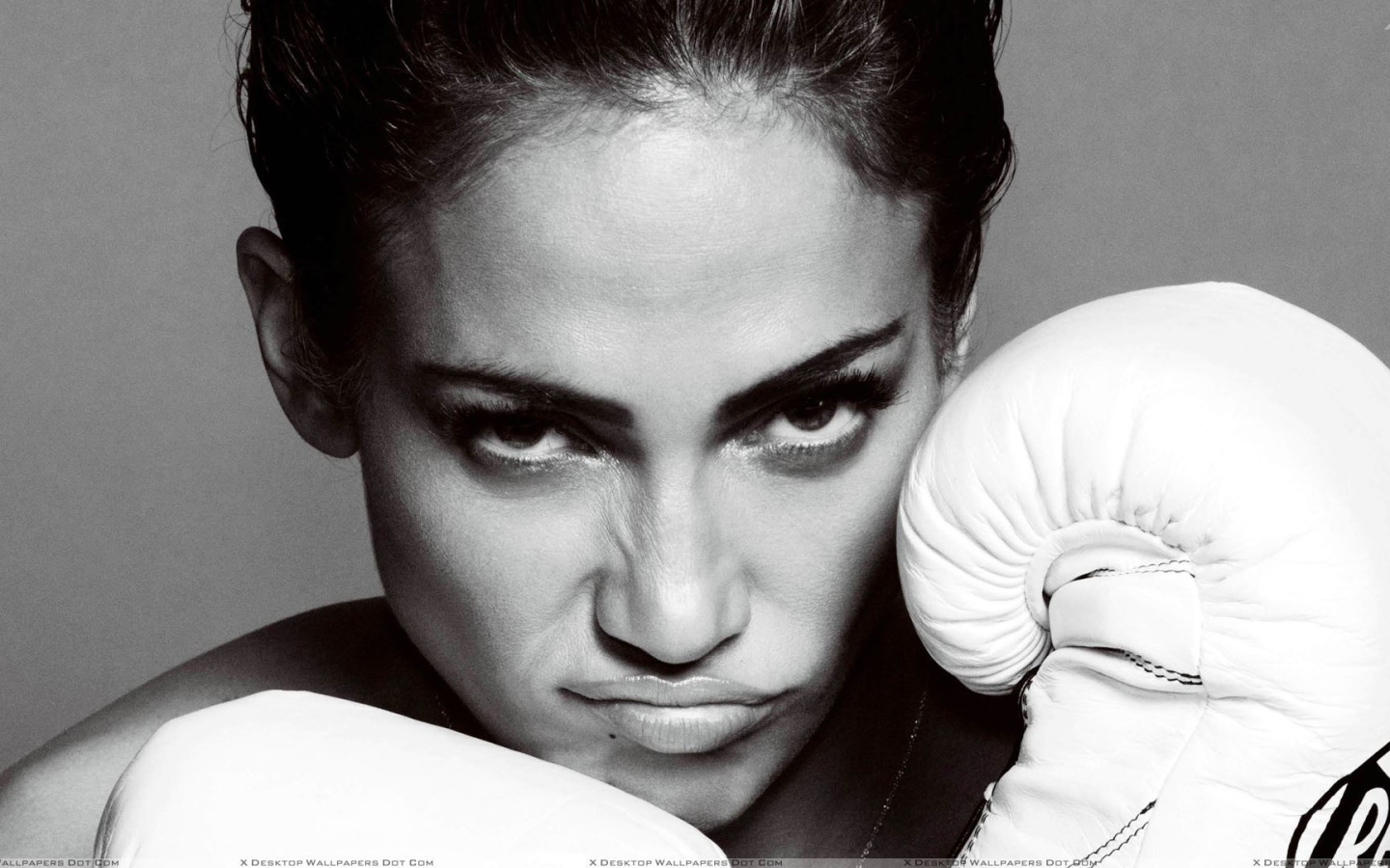 Дженнифер Лопес в боксёрских перчатках