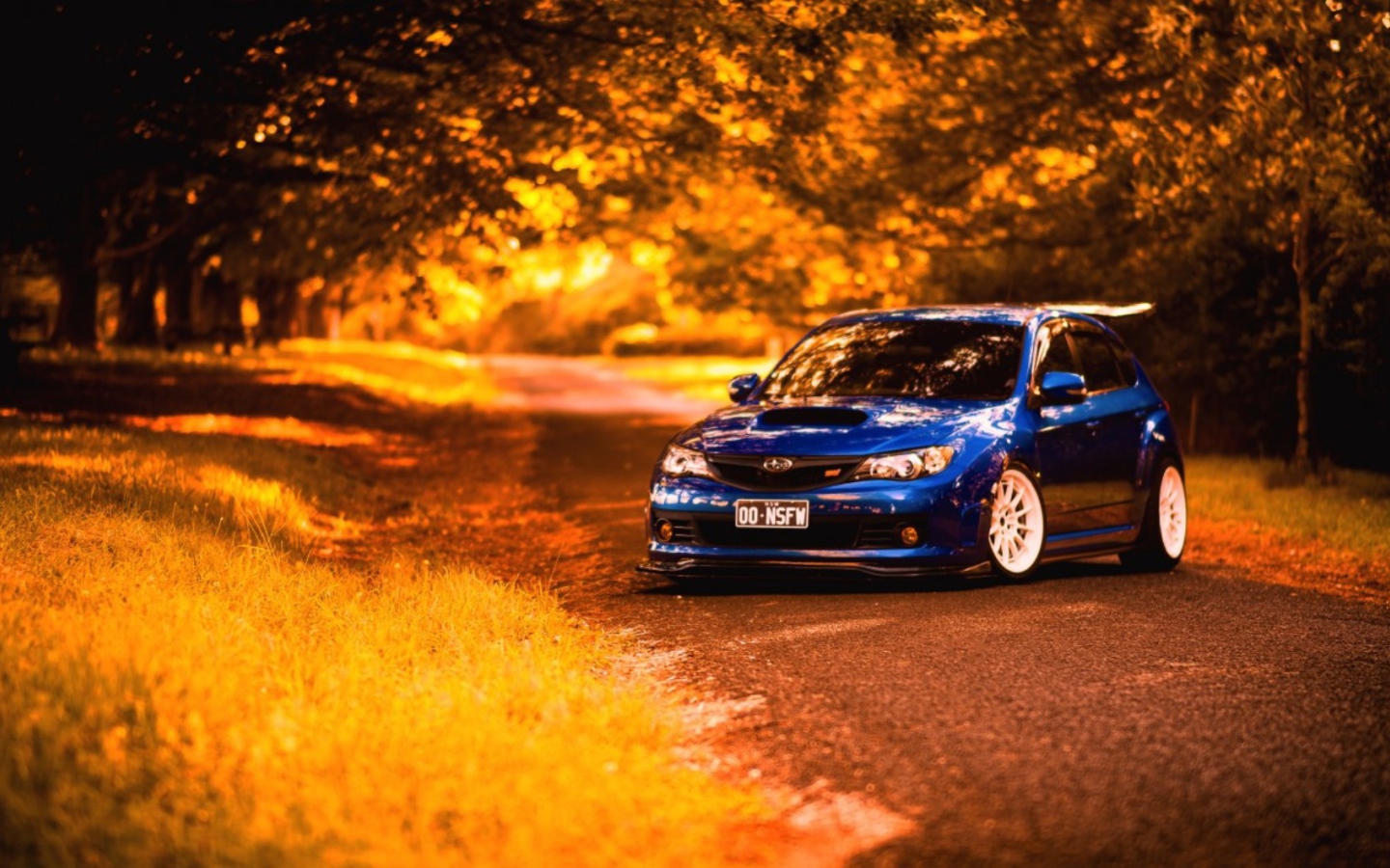 Синий Субару Импреза