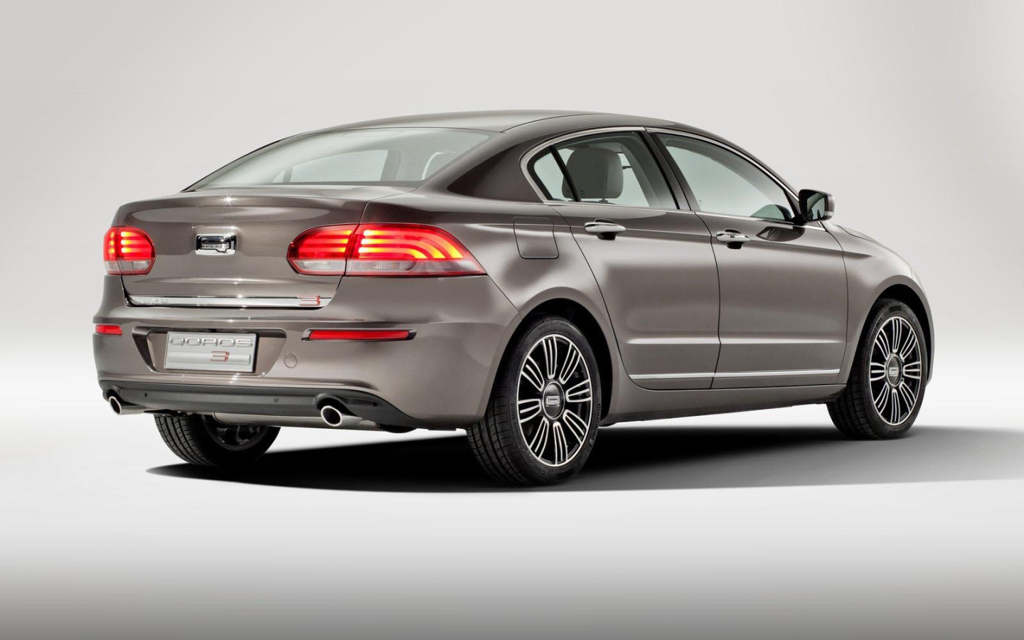 Тест драйв автомобиля Qoros 3 2014