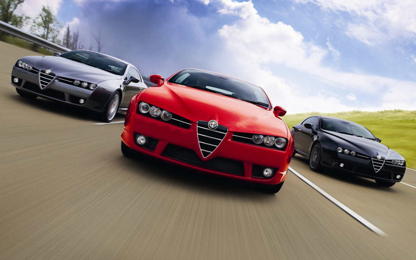 Красивый автомобиль Alfa Romeo brera