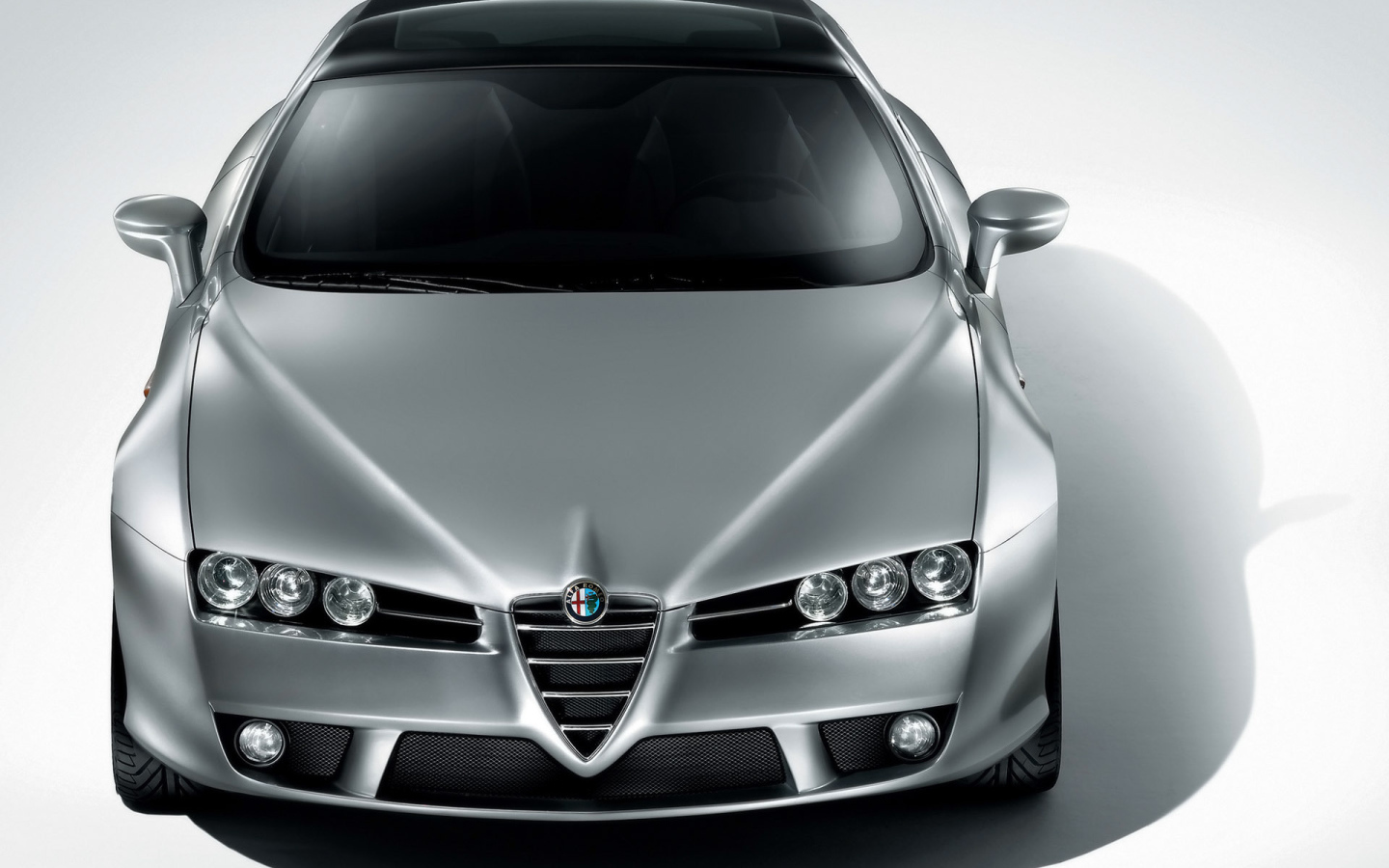 Красивый автомобиль Alfa Romeo brera в Москве