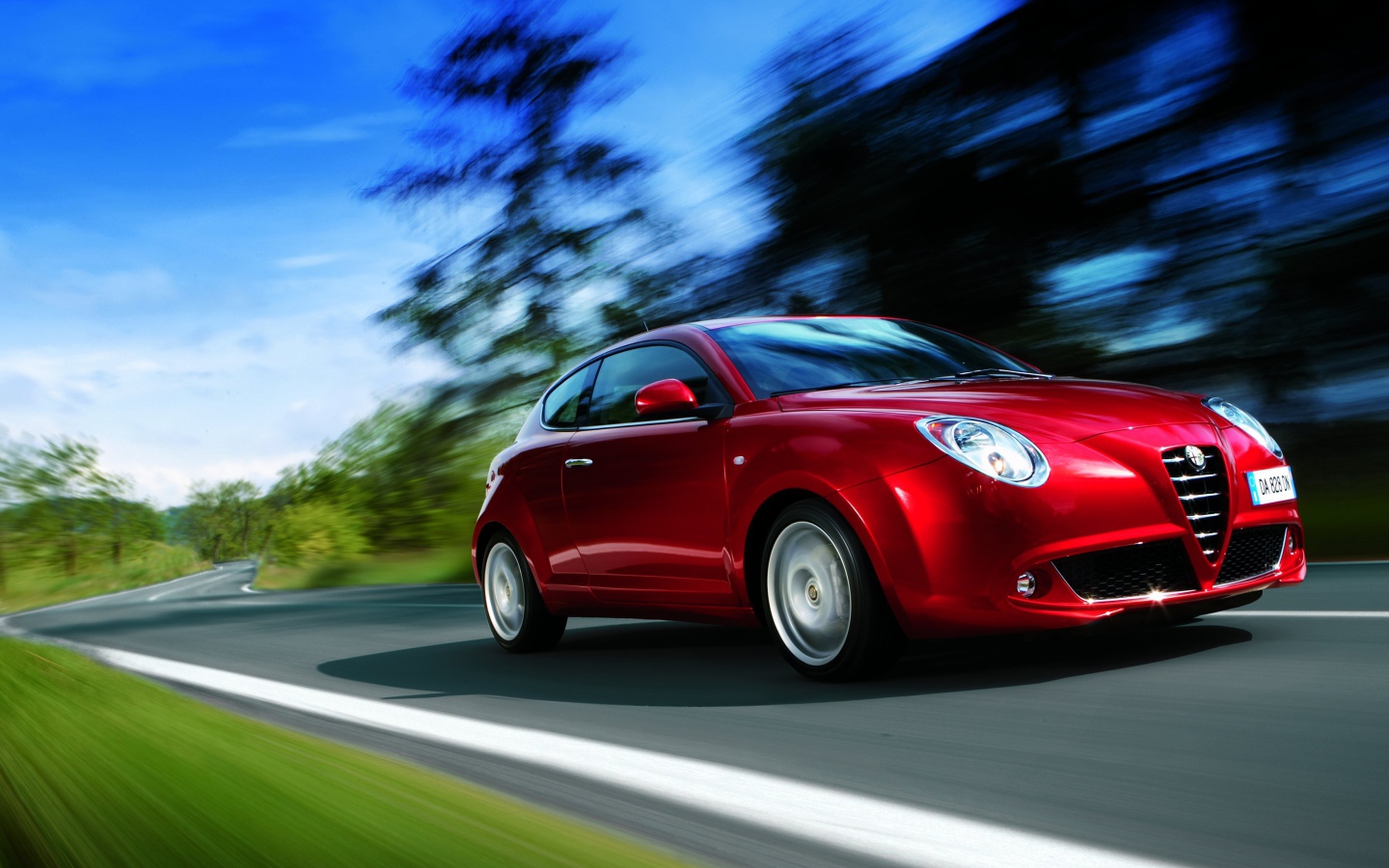 Красивый автомобиль Alfa Romeo mito