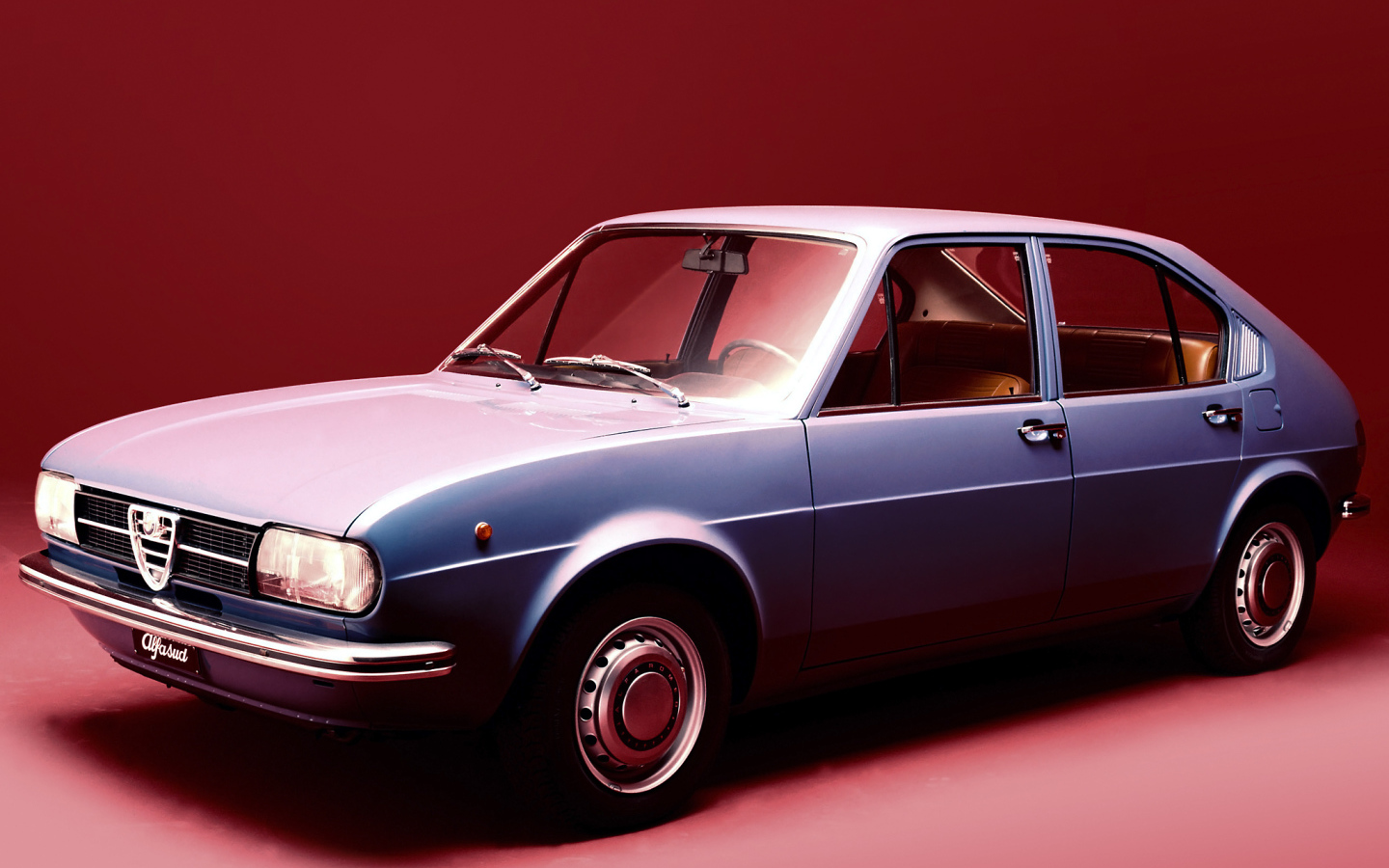 Автомобиль марки Alfa Romeo модели alfasud