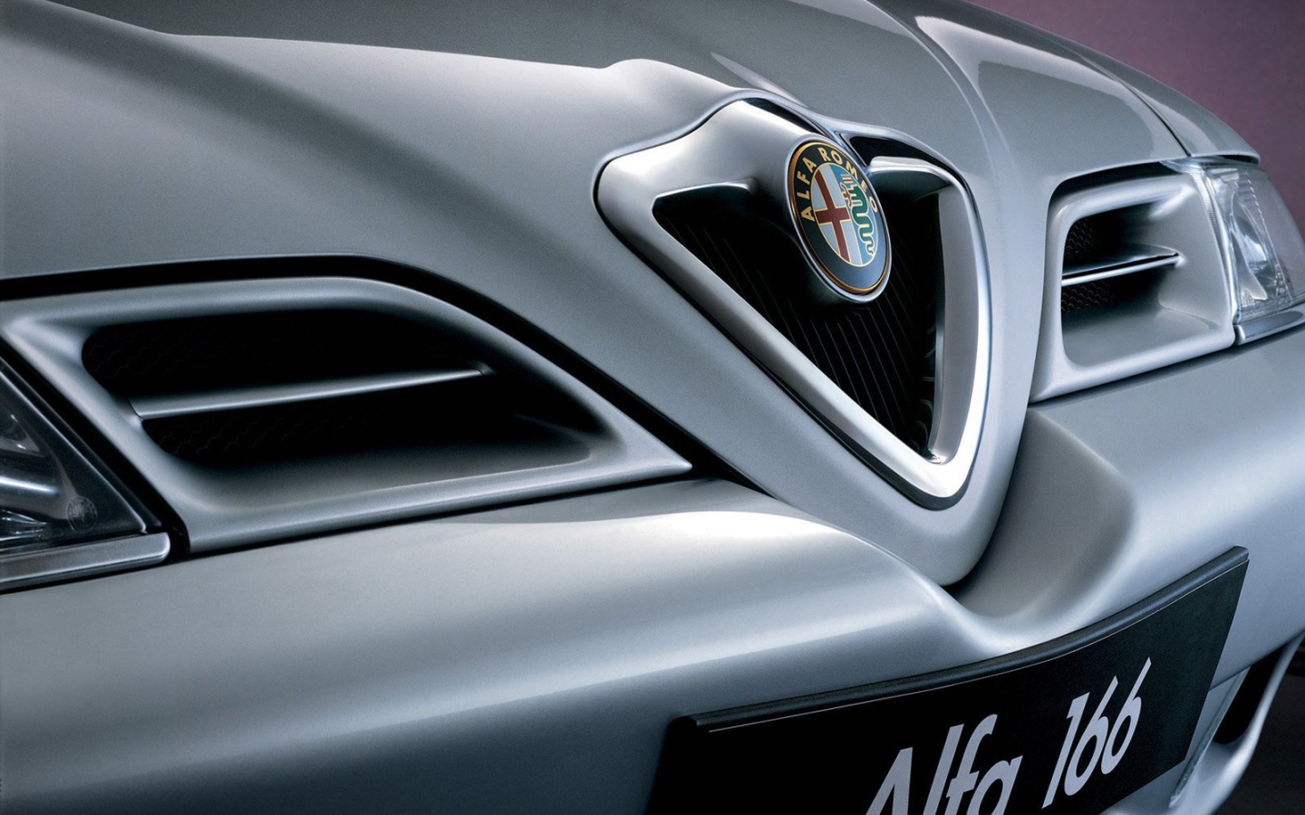 Дизайн автомобиля Alfa Romeo 166