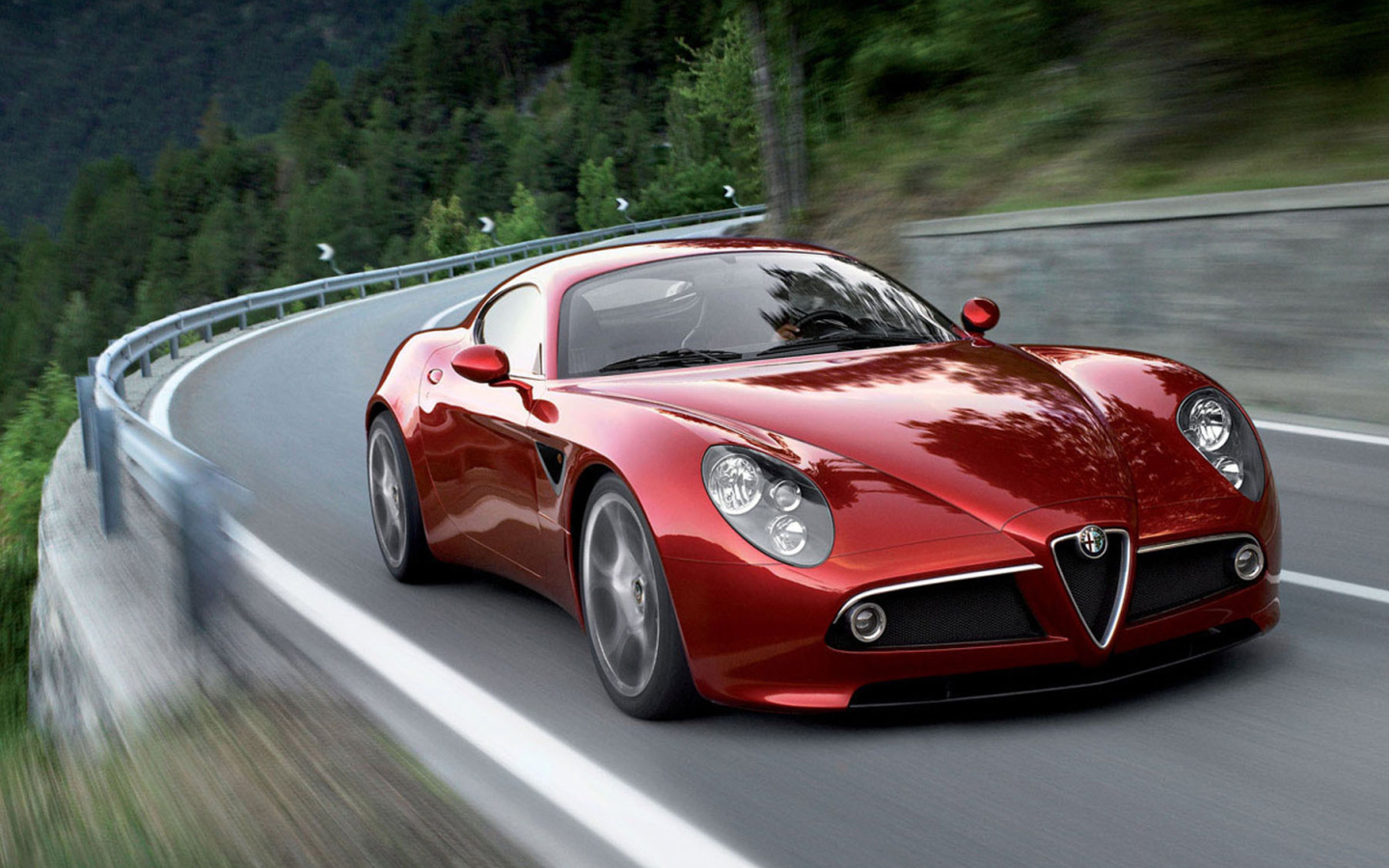 Новая машина Alfa Romeo 8c competizione