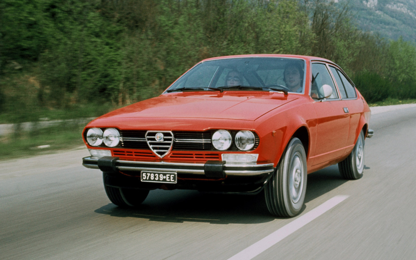 Надежная машина Alfa Romeo alfetta