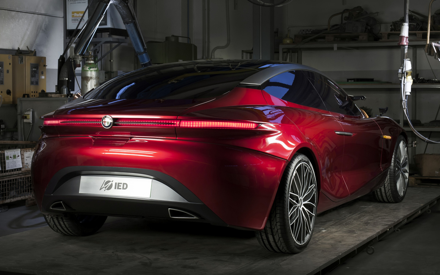 Надежная машина Alfa Romeo gloria