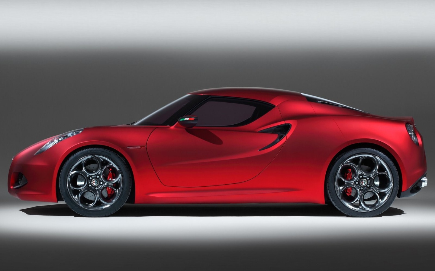 Новая машина Alfa Romeo 4c