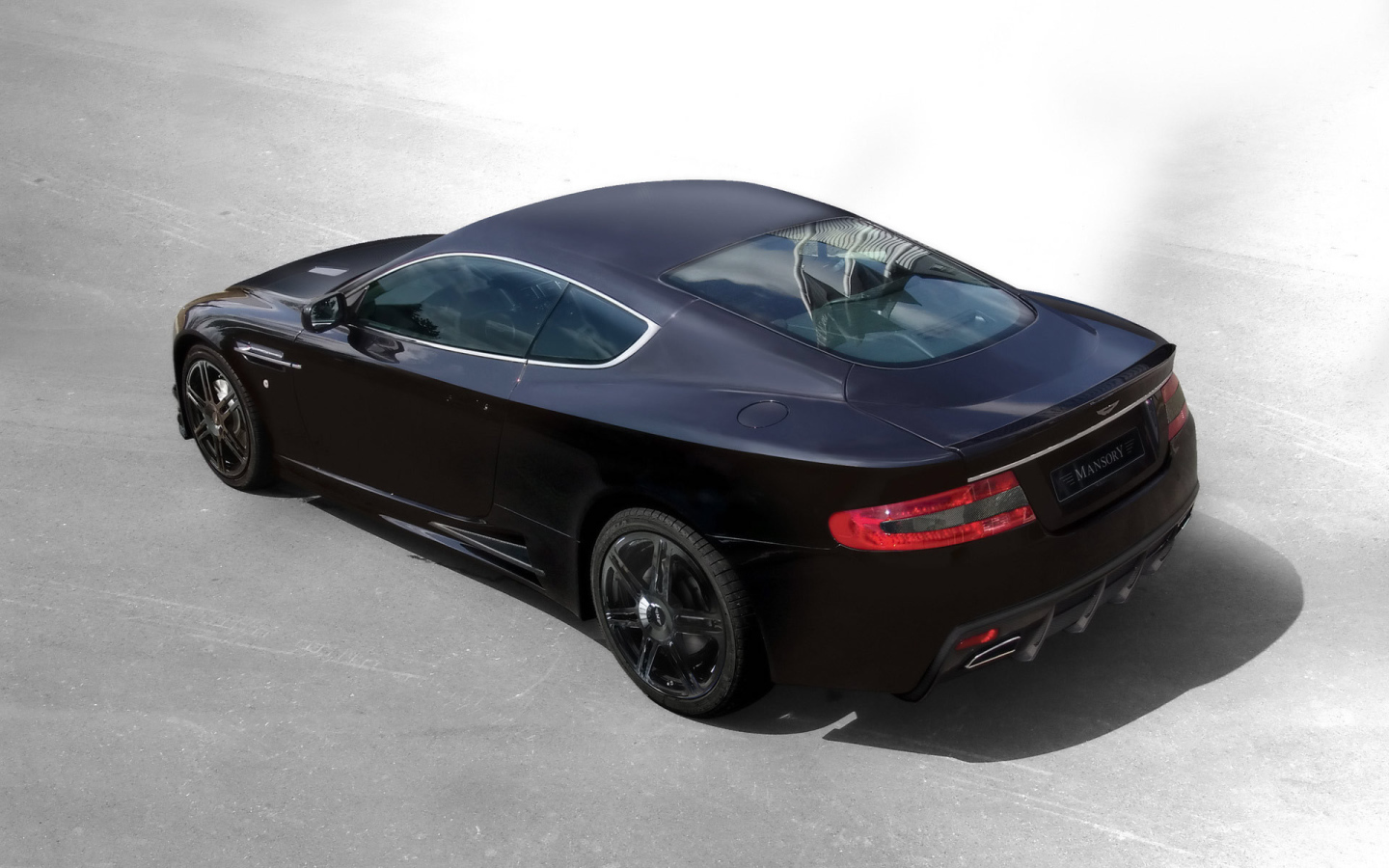 Дизайн автомобиля Aston Martin mansory