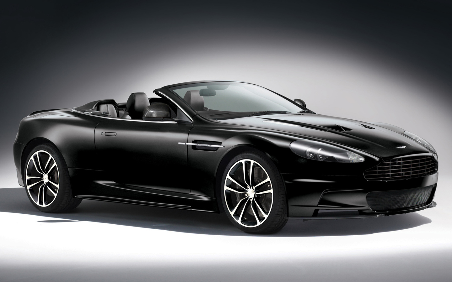 Дизайн автомобиля Aston Martin volante