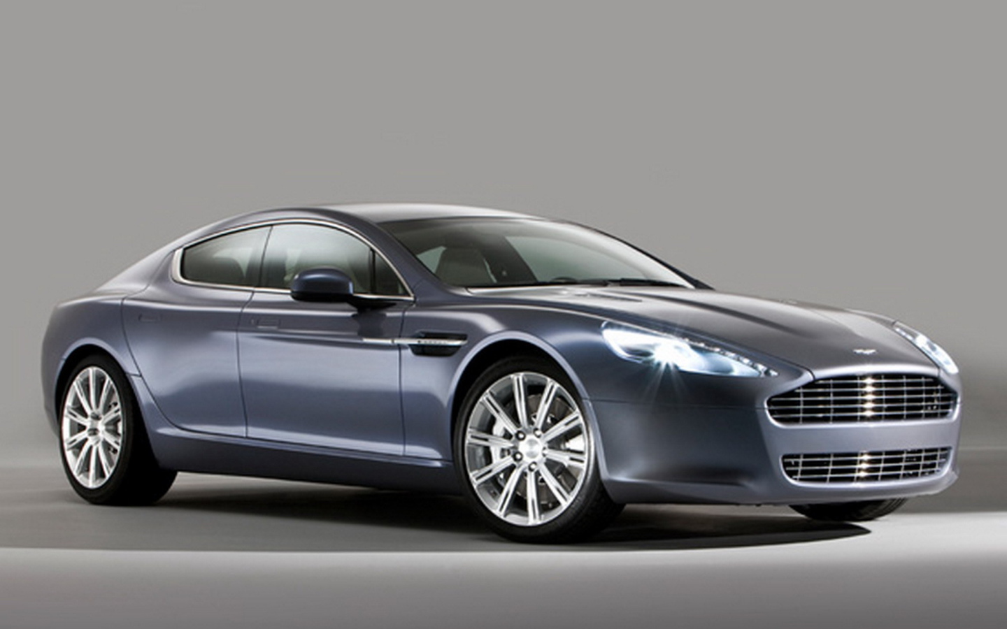 Тест драйв автомобиля Aston Martin rapide