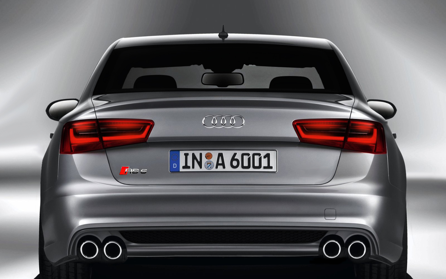 Красивый автомобиль Audi rs6