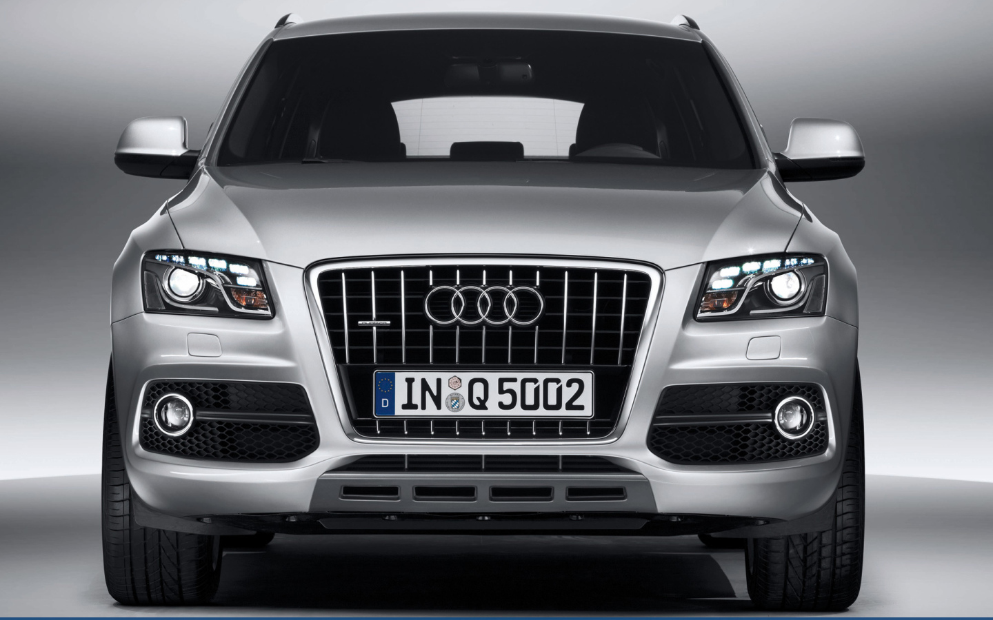Автомобиль марки Audi модели q5