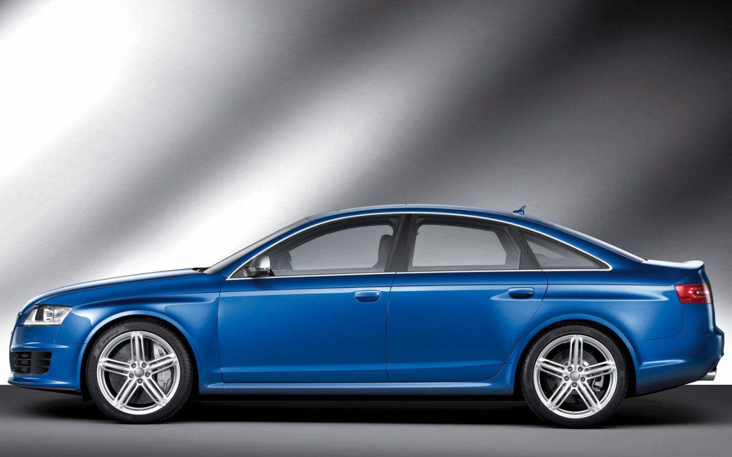 Новый автомобиль Audi rs6