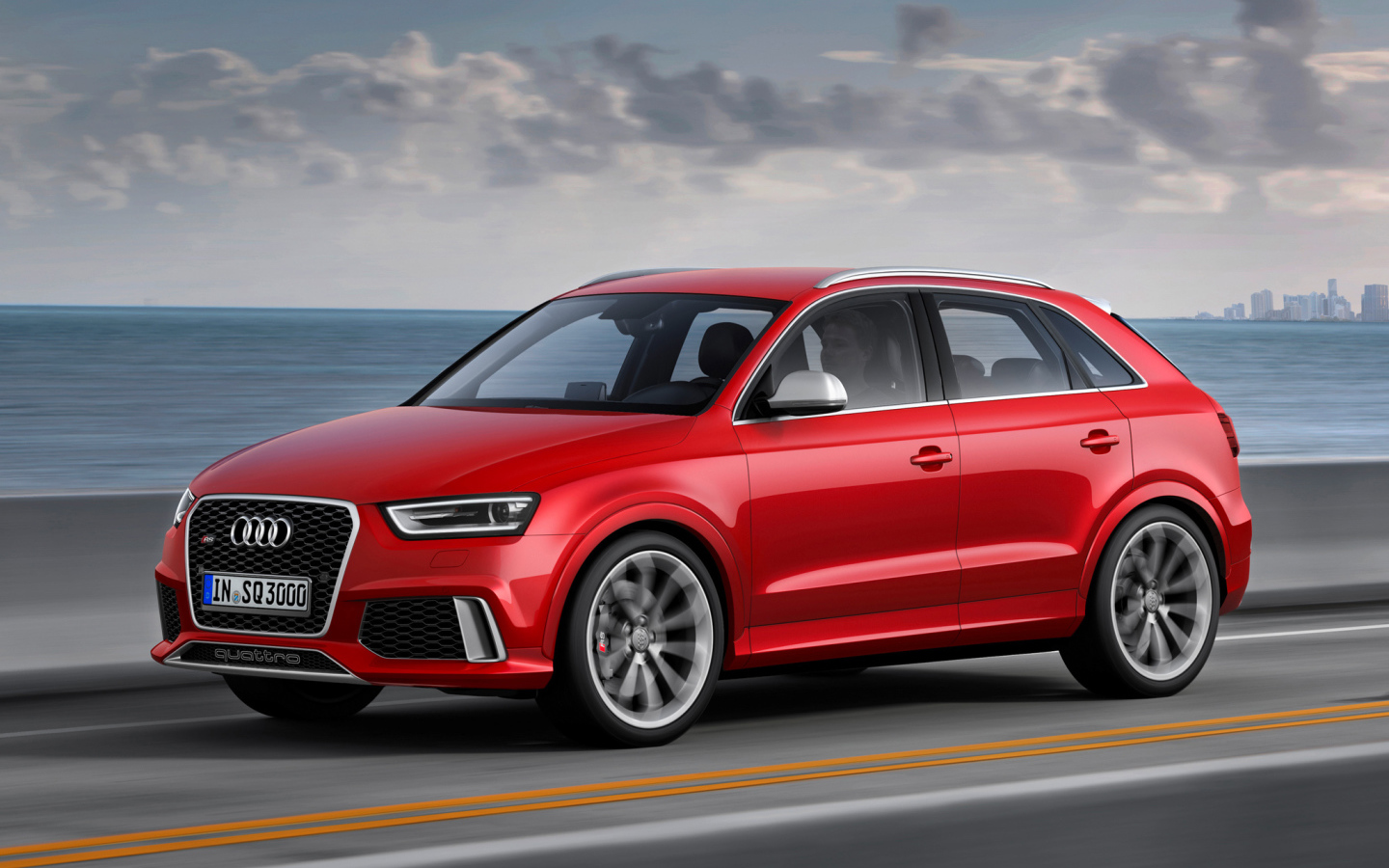 Тест драйв автомобиля Audi RS Q3 2014 года