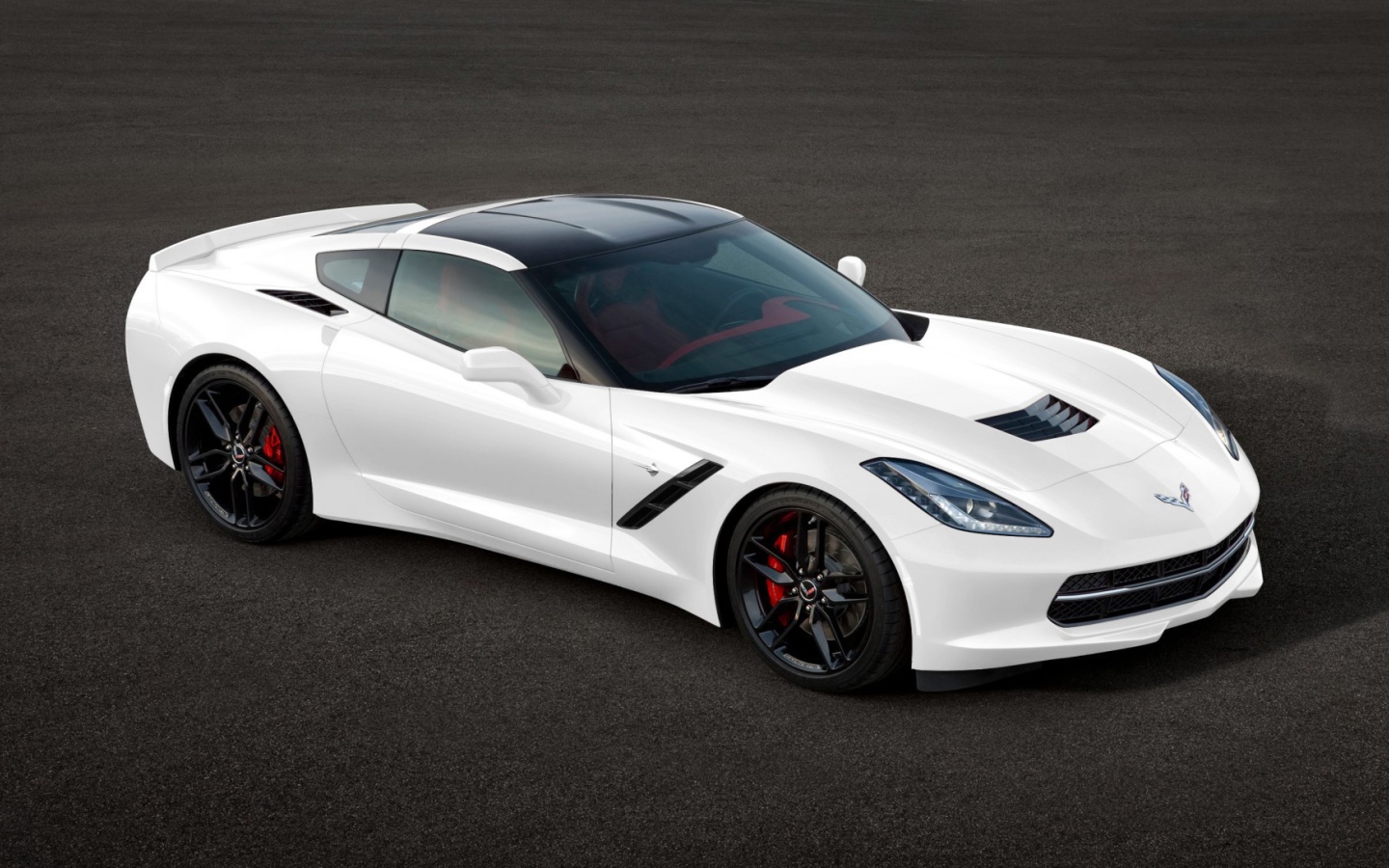 Красивый автомобиль Chevrolet Corvette 2014 года